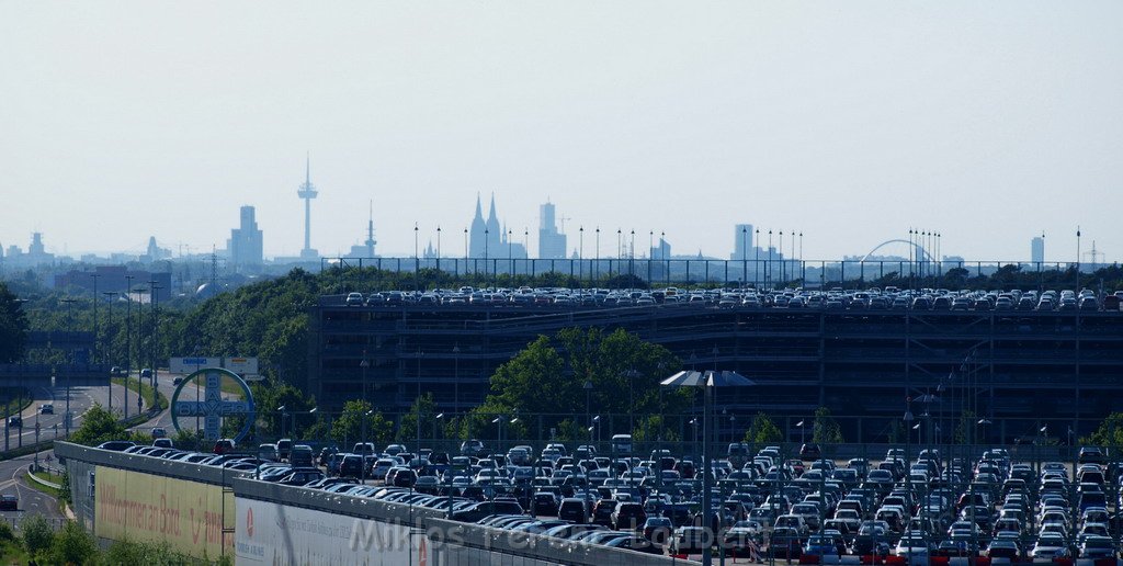 Lufthansa Airbus A 380 zu Besuch Flughafen Koeln Bonn P018.JPG